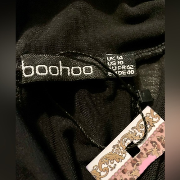 NWT BOOHOO HALTER STYLE BODYSUIT TOP. SHEER LONG SLEEVE. KEY HOLE FRONT. - Picture 7 of 11
